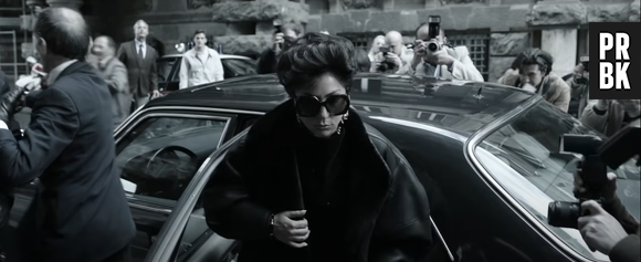 Em "House of Gucci" veremos que Patrizia Reggiani (Lady Gaga) até contratou um matador de aluguel e mais três pessoas, incluindo o terapeuta, para realizar assassinar o marido Maurizio Gucci (Adam Driver)
