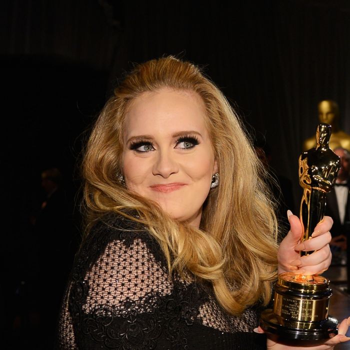 Internautas afirmaram que a editora da Vogue britânica revelou que Adele seria capa da edição de novembro da revista