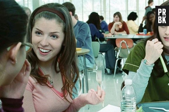 Jessica (Anna Kendrick) parecia uma menina boba e ingênua em "Crepúsculo", sempre com um cabelo liso segurado por um arco e roupas bem casuais