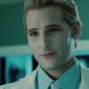 Dr. Carlisle (Peter Facinelli) não mudou muito de "Crepúsculo" para "Amanhecer - Parte 2"