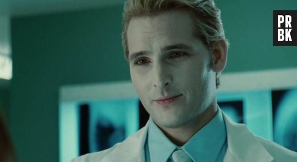 Dr. Carlisle (Peter Facinelli) não mudou muito de "Crepúsculo" para "Amanhecer - Parte 2"