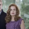 Quando aparece pela primeira vez em "Crepúsculo", Esme Cullen (Elizabeth Reaser) parece uma dona de casa dos anos 1950, com seu cabelo ruivo com ondulações