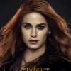 Em "Amanhecer - Parte 2", Rosalie (Nikki Reed) escurece o cabelo e adota um novo tipo de maquiagem, mais escura