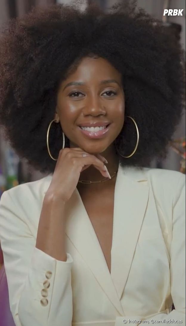 Camilla de Lucas encanta fãs com cabelo natural