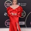 Veja fotos dos looks dos famosos pelo American Music Awards 2021