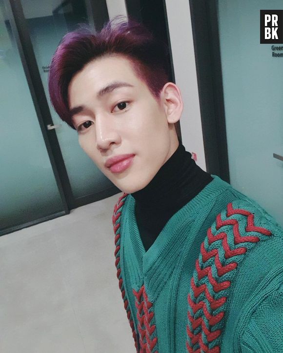 Tons de roxo são os preferidos do idol, como mostra BamBam do GOT7