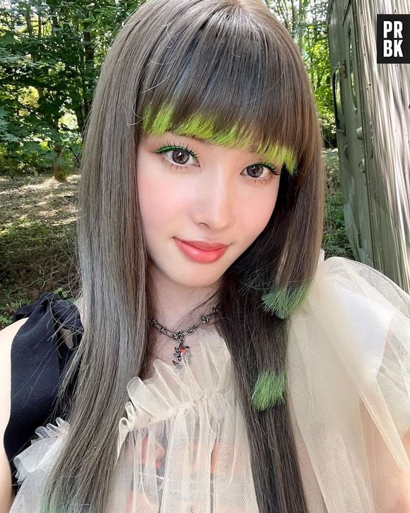 Yoon, do STAYC, está incrível com essas mechas verdes