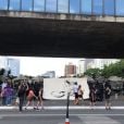 Pessoas vestidas de preto, e com imagens de uma cobra, tomaram a cidade de São Paulo no último fim de semana. Tudo isso para promover "ANACONDA *o*", parceria de Luísa Sonza com Mariah Angeliq