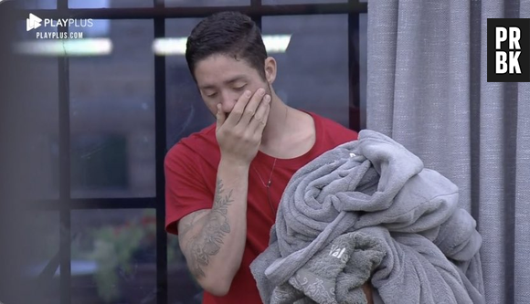 Em "A Fazenda 13", Rico ganhou o coração do público depois que sua rival Dayane Mello rasgou sua jaqueta com uma faca, sem que ele soubesse. A simpatia do público com ele poderá levá-lo até à final do reality