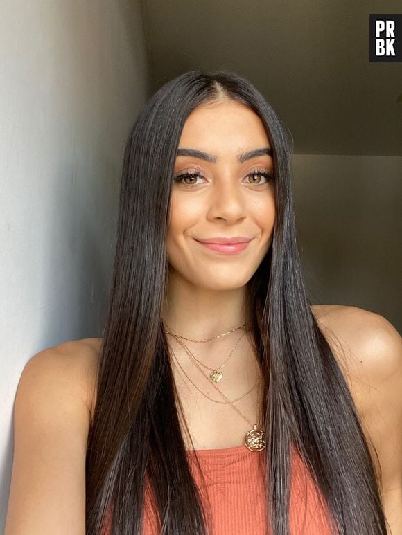 Sabina Hidalgo, do Now United: a mexicana costuma usar o cabelo liso e solto
