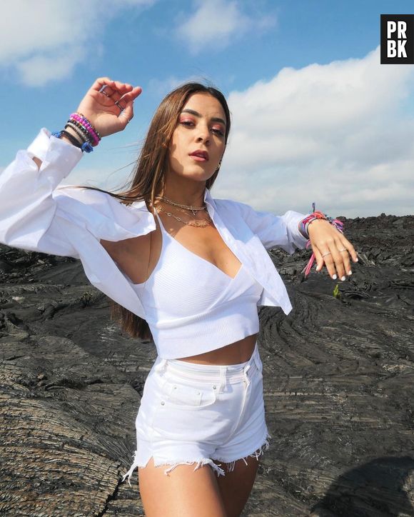 Now United: Sabina Hidalgo gosta de roupas brancas, pretas e verde musgo