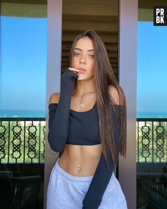 Sabina Hidalgo, do Now United, gosta de peças com recortes
