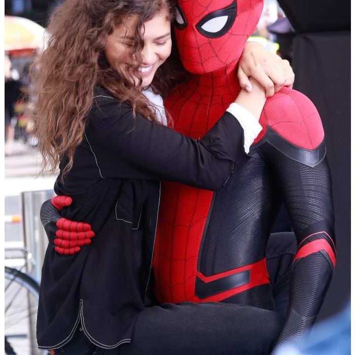 Tom Holland e Zendaya se apaixonaram nos bastidores de &quot;Homem-Aranha&quot;. Casal interpreta MJ e Peter Parker no filme