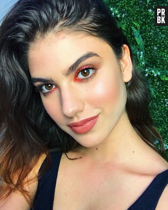 Make de Giovanna Grigio: vermelho é um tom mais quente e sensual para os olhos