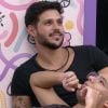 "BBB22": em papo com Vyni, Rodrigo disse ser amigo "desse tipo de pessoa" - ou seja, da comunidade LGBTQIAP+