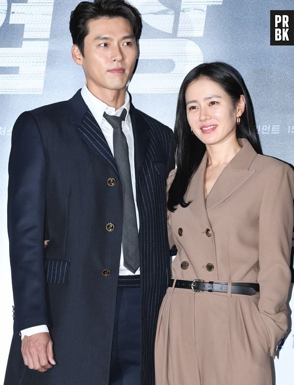 Hyun Bin e Son Ye Jin confirmaram o noivado nas redes sociais nesta quinta-feira (10)