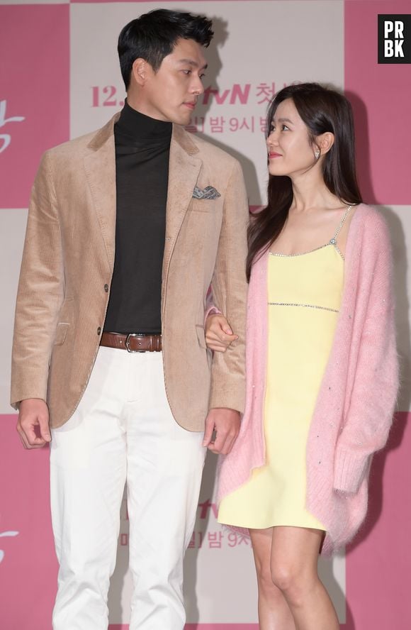 Fãs de "Pousando no Amor" comemoraram o noivado de Hyun Bin e Son Ye Jin