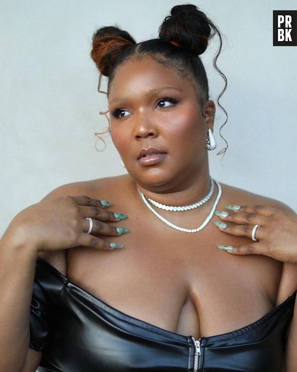 Lizzo relembra tempos de insegurança: "Pensava que ninguém queria ser parecido comigo".