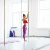 Pole dance é uma atividade física diferente, que trabalha o corpo e a mente