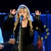 Stevie Nicks é conhecida por usar roupas de tons escuros e muitos acessórios, bem na vibe de "American Horror Story: Coven"!