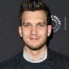 "Choose Love": Scott Michael Foster será Paul, o namorado perfeito de Cami (Laura Marano)