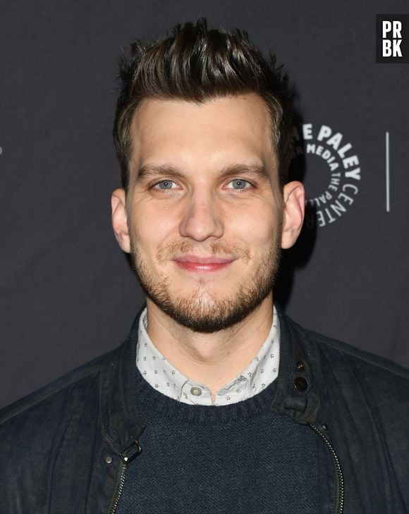 "Choose Love": Scott Michael Foster será Paul, o namorado perfeito de Cami (Laura Marano)