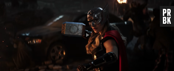 "Thor: Amor e Trovão": Jane Foster (Natalie Portman) aparece no trailer segurando o Mjölnir, assumindo a identidade de Poderosa Thor