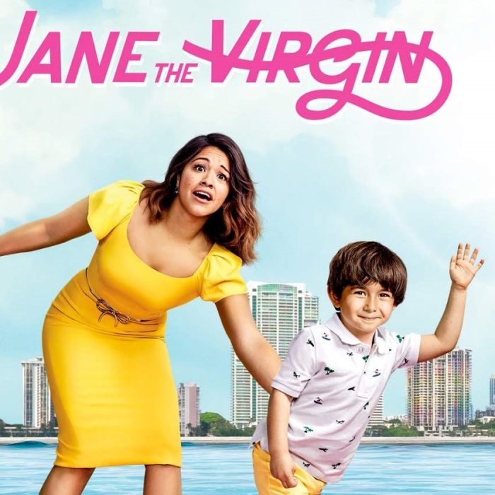 Jane (Gina Rodriguez) engravida do seu primeiro filho enquanto ainda é virgem e conta com sua família de mulheres fortes e complexas para criar o menino