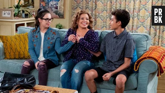 Penelope (Justina Machado), de "One Day at a Time" merece ser celebrada nesse Dia das Mães, por conciliar sua vida no mercado de trabalho com seu amor pelos seus filhos