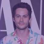 Warner cogita trocar Ezra Miller por Dylan O'Brien no papel do Flash