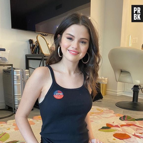 É difícil acreditar que alguém envergonharia alguém por ter cicatrizes após um transplante de rim, mas foi exatamente o que um hater fez com Selena Gomez em uma foto de biquíni que ela postou em março de 2018.