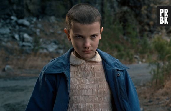 Eleven (Millie Bobby Brown) faz sacrifício para salvar os amigos no final da 1ª temporada, mas sobrevive e retorna no 2º ano de "Stranger Things"