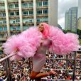 Thelma Assis, campeã do "BBB20", usa vestido vazado e peruca rosa na 26ª Parada LGBTQIAP+ em São Paulo
