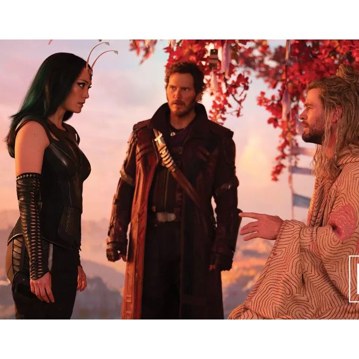&quot;Thor: Amor e Trovão&quot;: revista divulga imagens inéditas do filme que destacam Guardiões da Galáxia e Jane Foster (Natalie Portman) como a Poderosa Thor