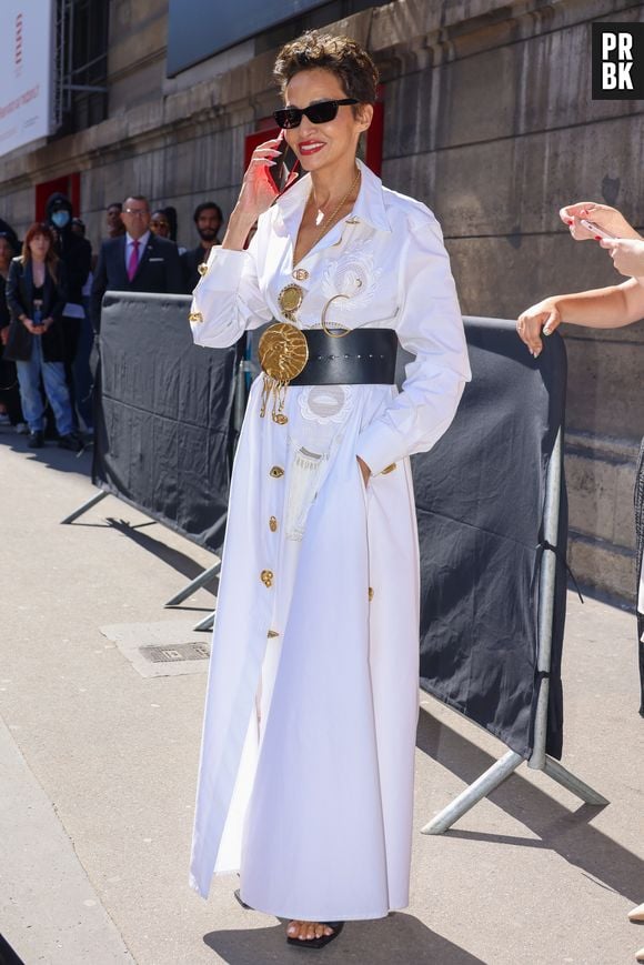 Schiaparelli: Farida Khelfa priorizou o branco no look