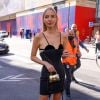 Schiaparelli: Leonie Hanne apostou em micro-bolsa dourada