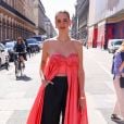 Schiaparelli: a modelo  Chiara Ferragni também colocou um pouco mais de cor no look 