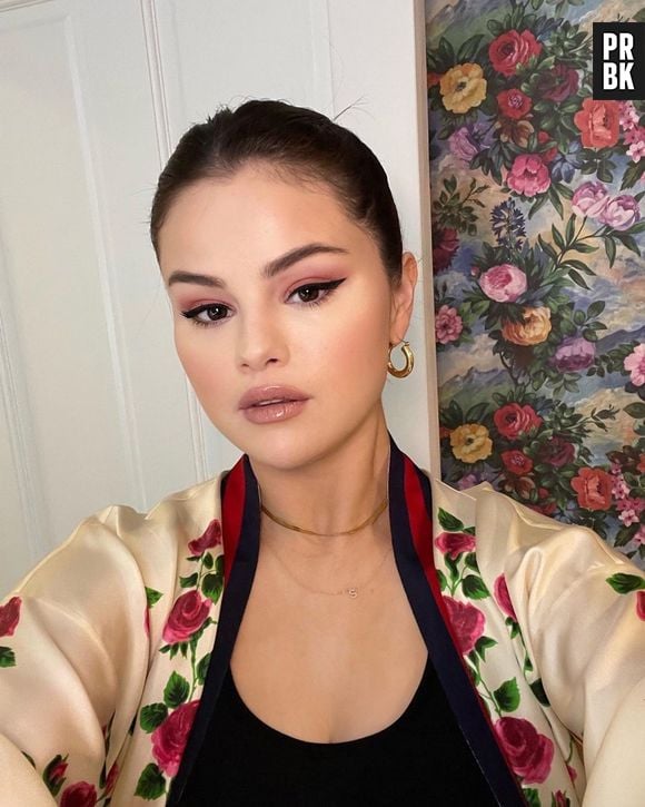 Selena Gomez gosta de tons rosados para a sombra também