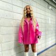  Brunna Gonçalves usou look rosa com bota de cano alta branca, duas trends que podem aparecer no Rock in Rio  