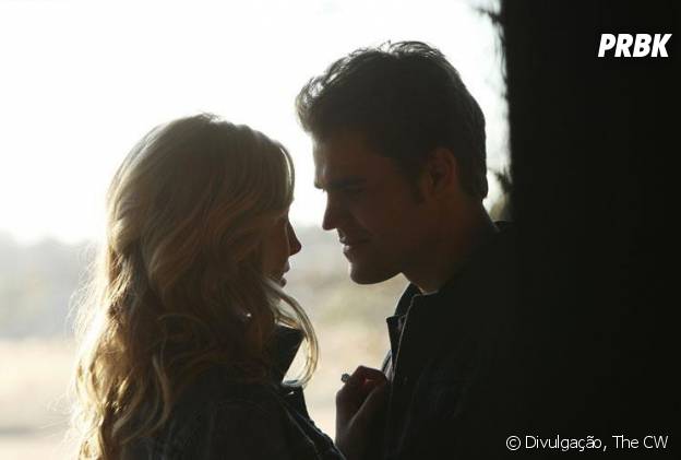 Será que vai rolar um beijo de Stefan (Paul Wesley) e Caroline (Candice Accola) em "The Vampire Diaries"?
