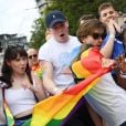 Elenco de "Heartstopper" celebrou a diversidade na parada LGBTQIA+ de Londres