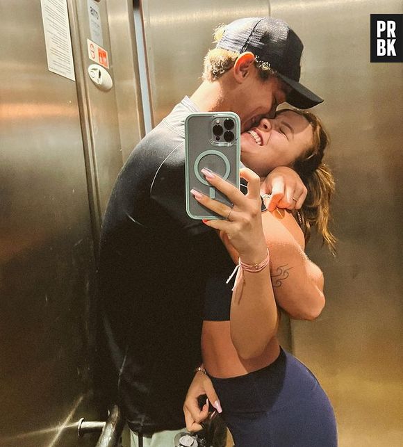 Larissa Manoela e André Luiz Frambach assumiram o namoro em julho