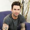 Adam Levine é um colírio para os olhos das mulheres