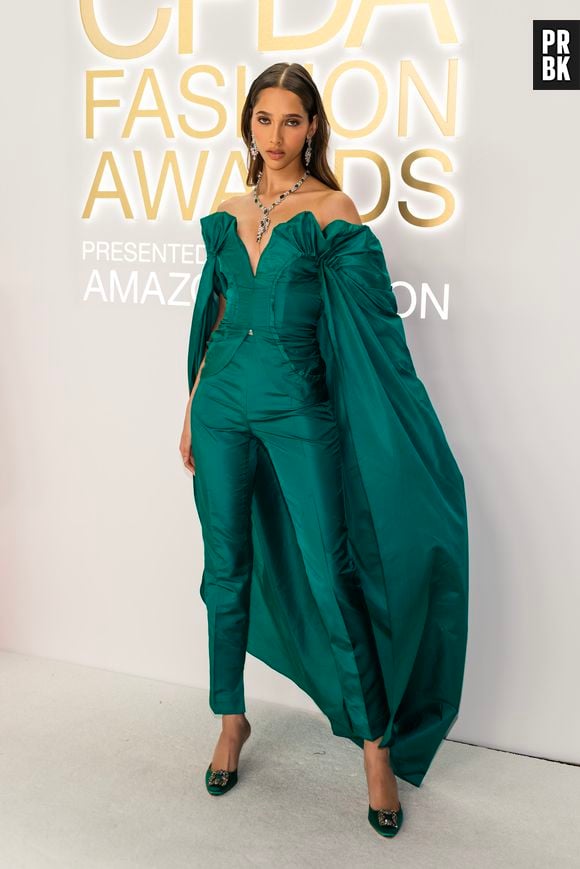 Yasmin Wijnaldum com look verde no CFDA Awards 2022