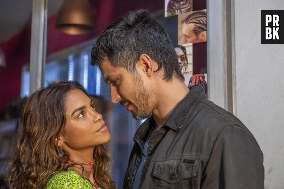 "Travessia": Oto (Romulo Estrela) e Brisa (Lucy Alves) vão transar pela 1ª vez nos próximos capítulos