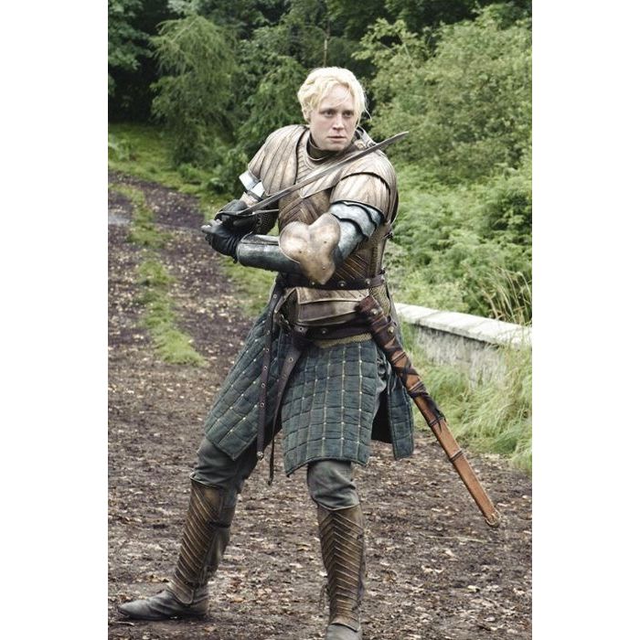  Brienne of Tarth (  Gwendoline Christie)   é a primeira mulher a se tornar cavaleira no universo de &quot;Game Of Thrones&quot; e merece ser a protagonista de um spin-off  