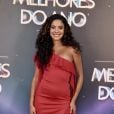 Melhores do Ano 2022: Bella Campos usa look assimétrico e com babados na cor vermelho