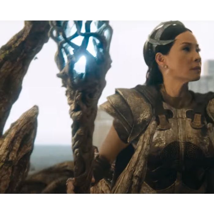 &quot;Shazam! Fúria dos Deuses&quot;: trailer mostra herói chamando nova vilã de  Khaleesi, uma referência à personagem Daenerys Targaryen (Emilia Clarke) de &quot;Game of Thrones&quot;    