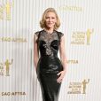 Cate Blanchett usou vestido Giorgio Armani Privé bordado com lantejoulas pretas e microfibras de cristal