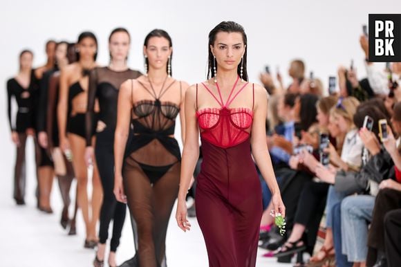 Emily Ratajkowski é modelo, empresária da moda e influenciadora